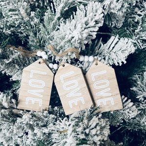 Farmhouse Christmas decor
